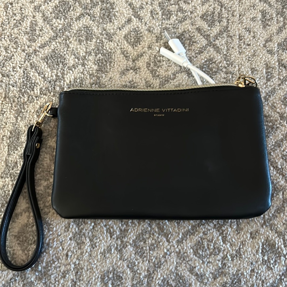 ADRIENNE VITTADINI PHONE CHARGING WRISTLET